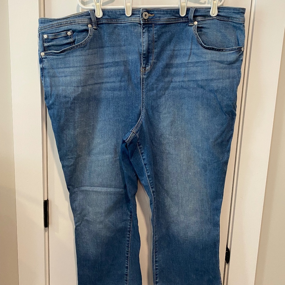 Torrid Crop Midfit Super Skinny 26 Crop Jeans Nice